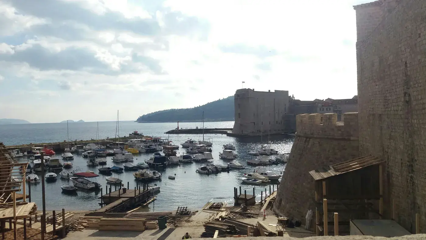 Luka i zidine Dubrovnika